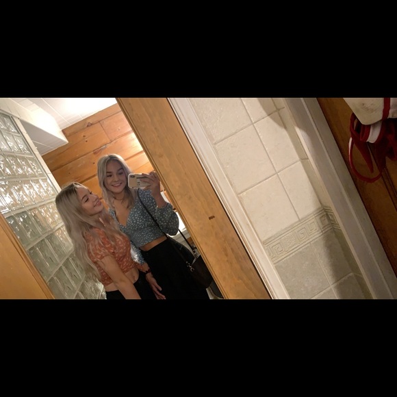 Meet your Posher, Anya - Picture 1 of 1